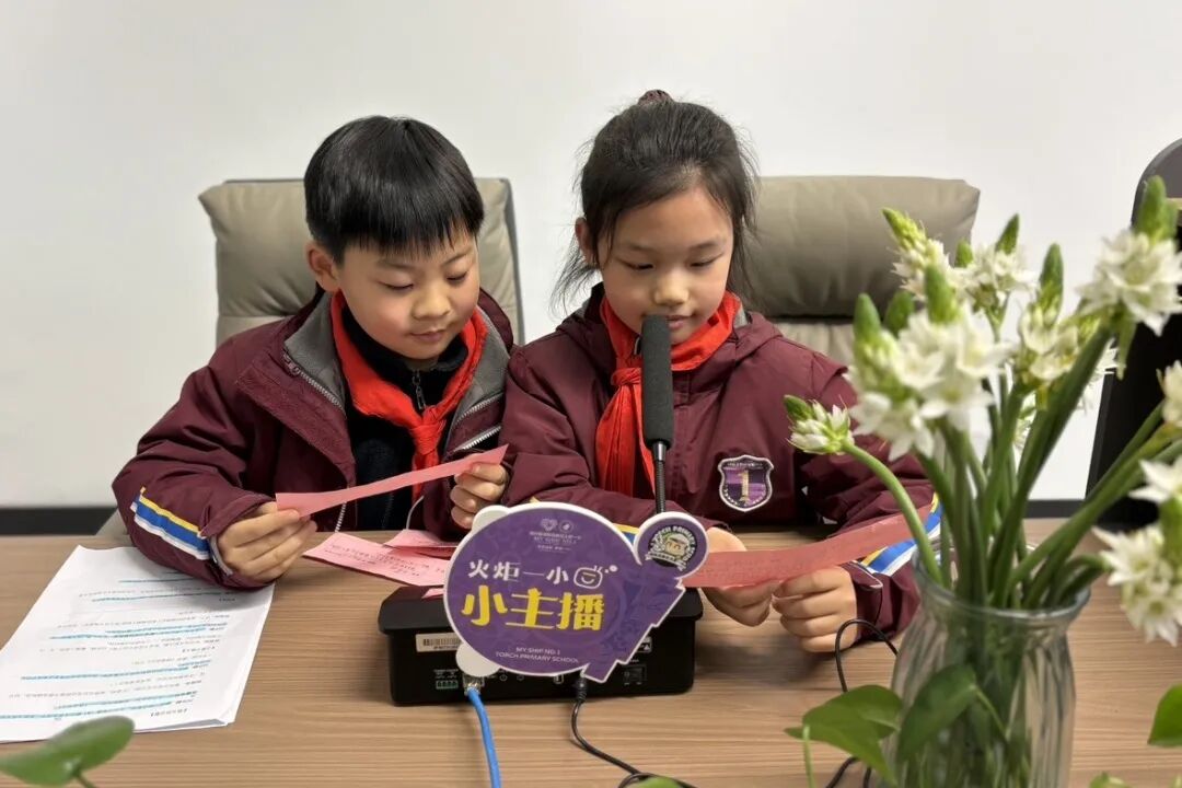 【火一月刊】春光作序,教育为诗 ——三月,火炬一小寄出一封春日来信