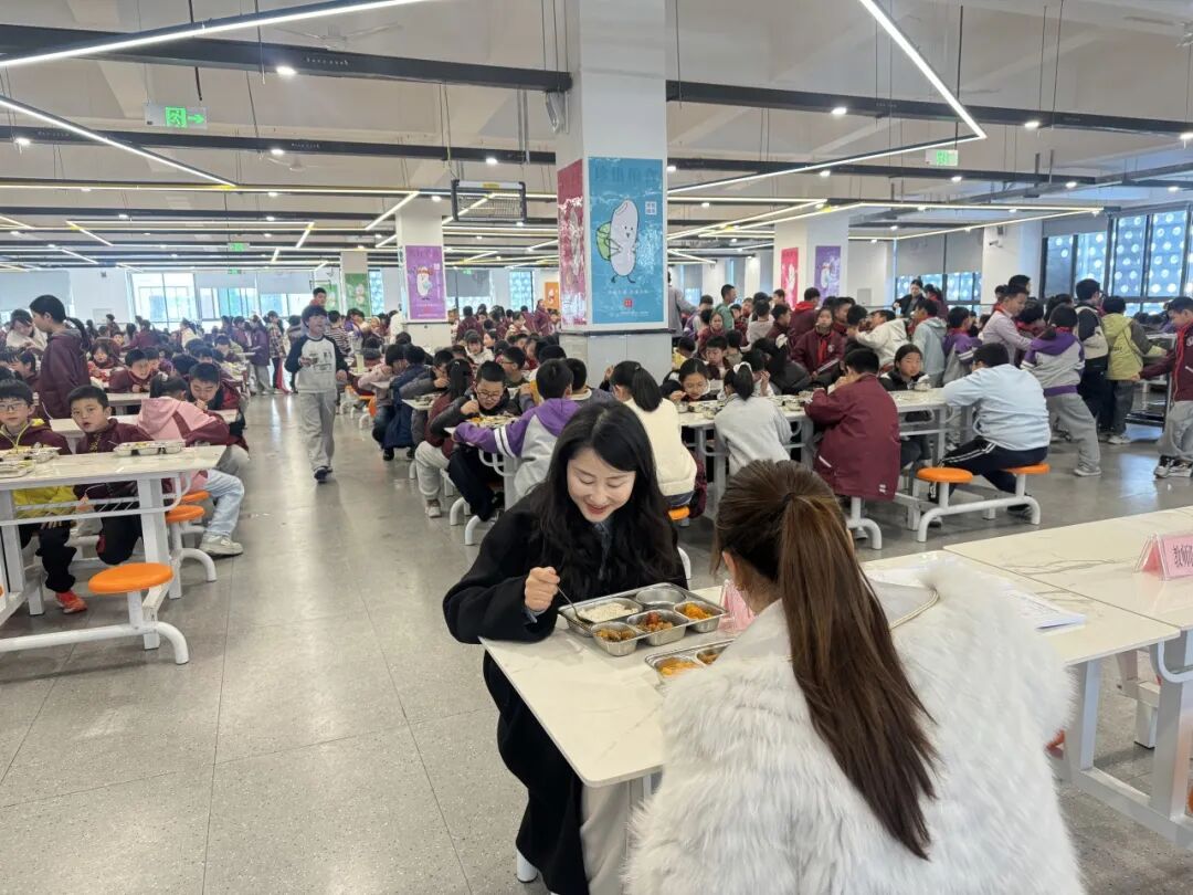 【火一月刊】春光作序,教育为诗 ——三月,火炬一小寄出一封春日来信