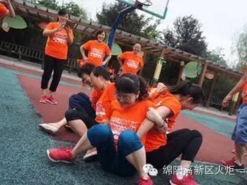 凝聚团队力量，共展幸福希望——火炬一小“我们在一起”教师团队拓展活动