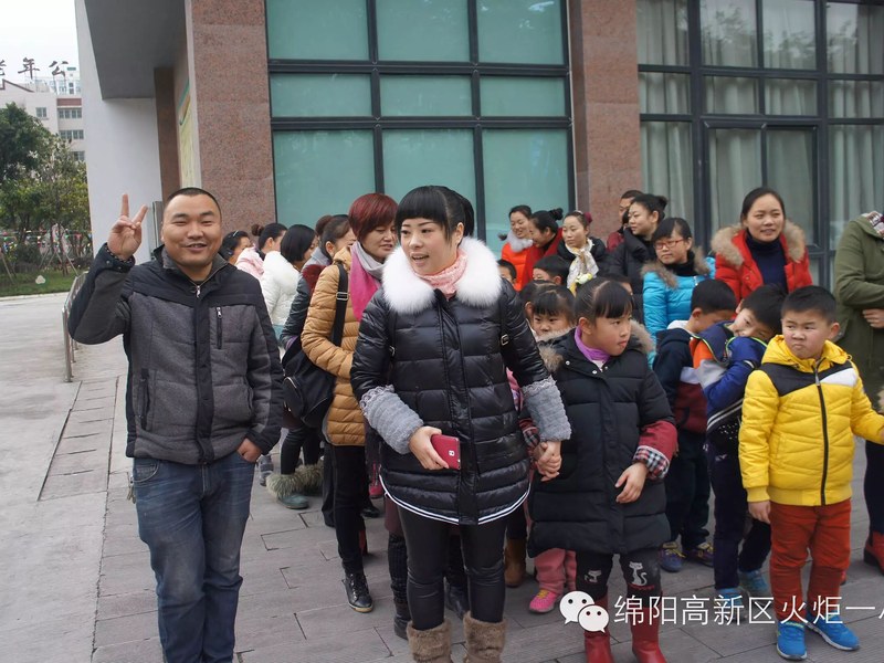 关爱老人  　服务社会
