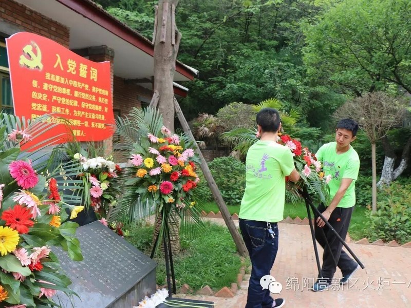 【火一动态】我校“两学一做”主题党日活动在两弹城顺利举行
