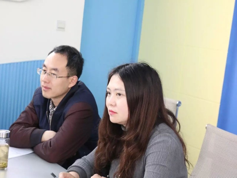【火一动态】火炬一小与新华文轩省公司举办“一起教APP”调研交流会