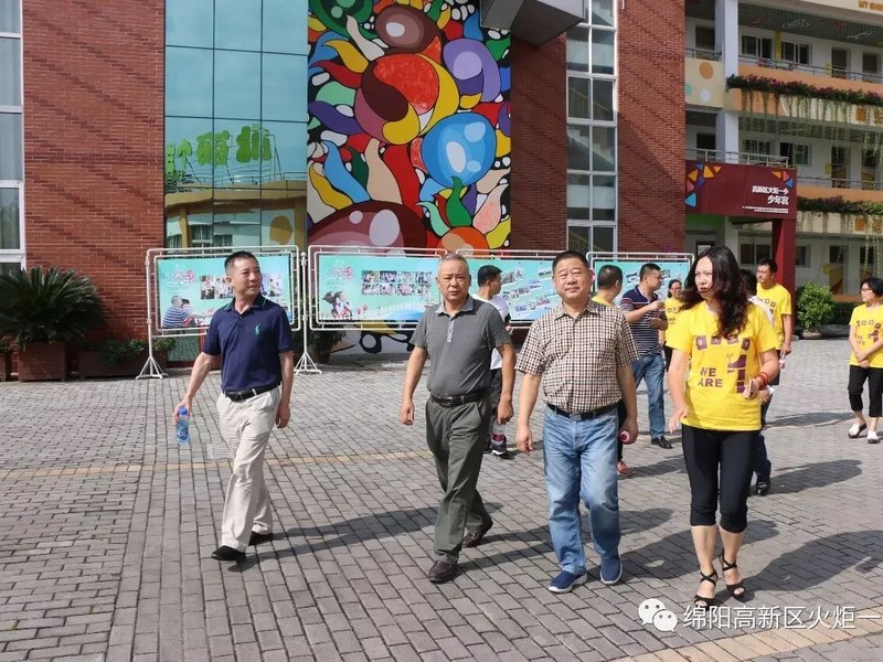 【火一动态】绵阳市教体局副局长古奇深入火炬一小检查指导开学工作