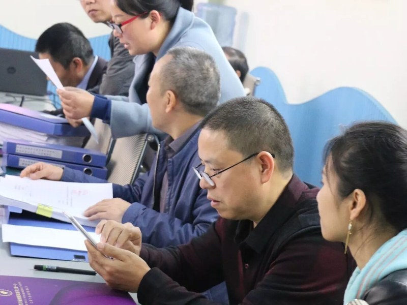 【火一动态】市区两级对我校义务教育均衡发展工作市级复检迎检准备进行指导