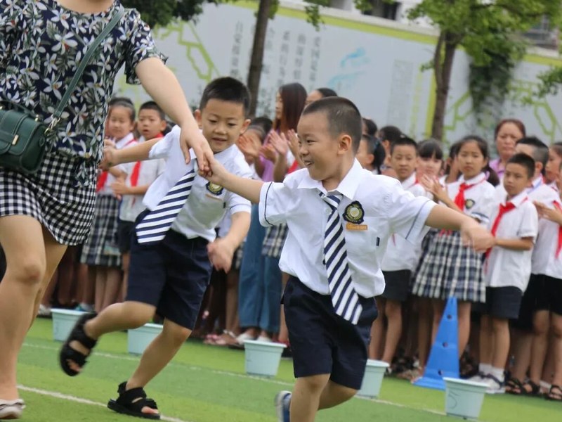 【火一开学季4】幸福同行，点亮梦想——火炬一小2018年秋开学典礼