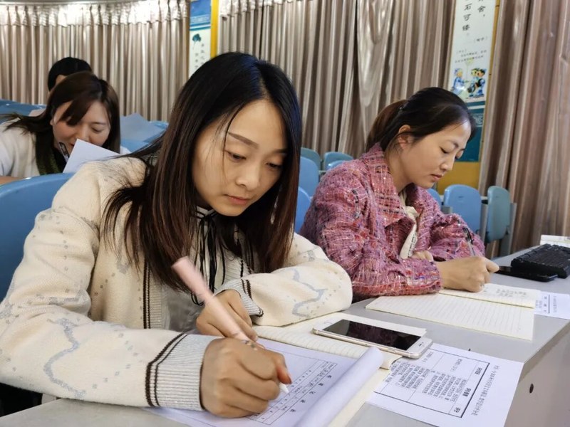 【火一喜报】蒋洪荣获区音乐教师基本功展评活动第一名丨陈洁荣获区小学语文学科素养比赛一等奖