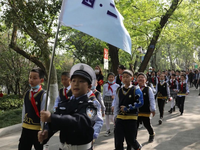 【火一动态】致敬革命先烈 献礼建党百年|高新区火炬一小清明祭扫活动