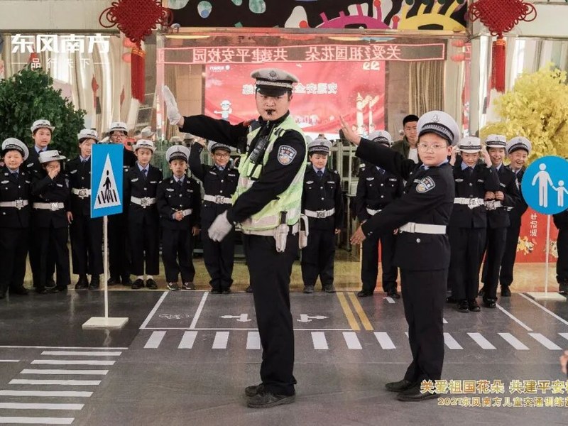 【火一动态】关爱祖国花朵  共建平安校园|2021东风南方儿童交通训练营在火炬一小举行
