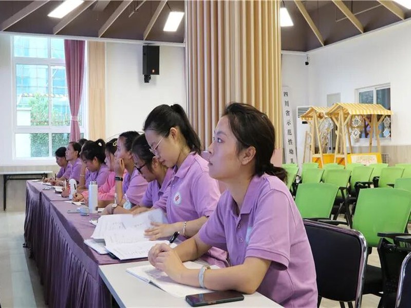 【一幼动态】奋蹄扬鞭犇未来，勠力同心启新篇|火炬一幼新学期教研培训活动