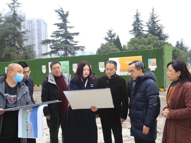 火一新校区建设·项目推进|绵阳市政协副主席瞿永安调研火炬一小新校区项目规划工作