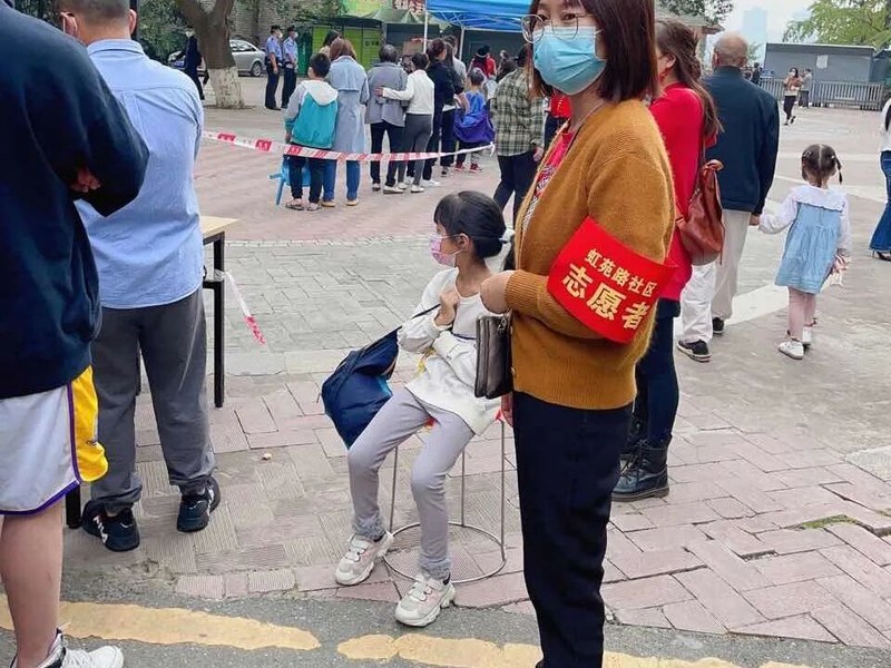 火一动态|微光如炬，火一人向“疫”而行