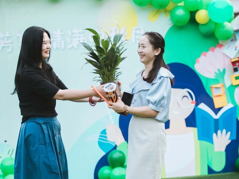 火一动态|笔端生芳华  情满中秋月|| 火炬一小教师节/中秋节“双节”庆祝活动