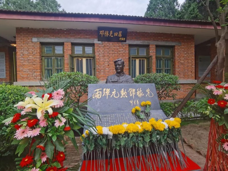 火一动态|踏寻红色足迹  赓续革命血脉||火炬一小党支部“七·一”建党节主题党日活动