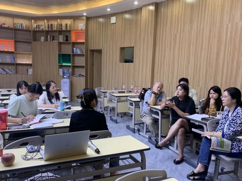 聚焦素养立意  研思绘本教育——火炬一小共同体与四川天府新区麓湖小学英语组联合教研活动