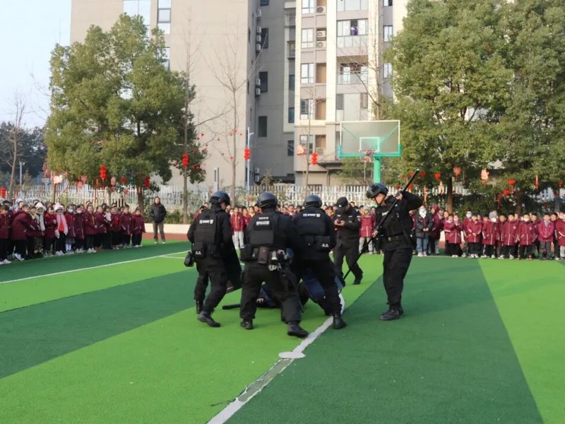火一动态丨当“警察节”遇上一场特别“联盟”——绵阳市公安局特巡警支队与高新区火炬一小开展警营开放日活动