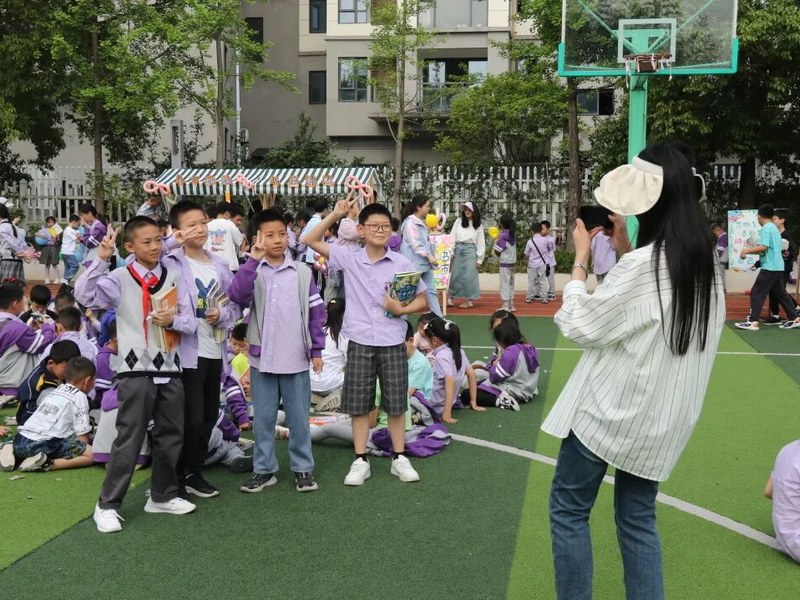 【火一读书节】春色恰如许，“旧书”开启新旅程 ---火炬一小2024年春第十一届读书节之跳蚤书市