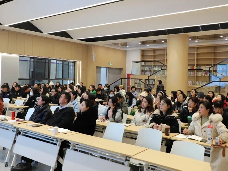 赋能，共进，共未来 ——火炬一小2024秋期末教师培训活动