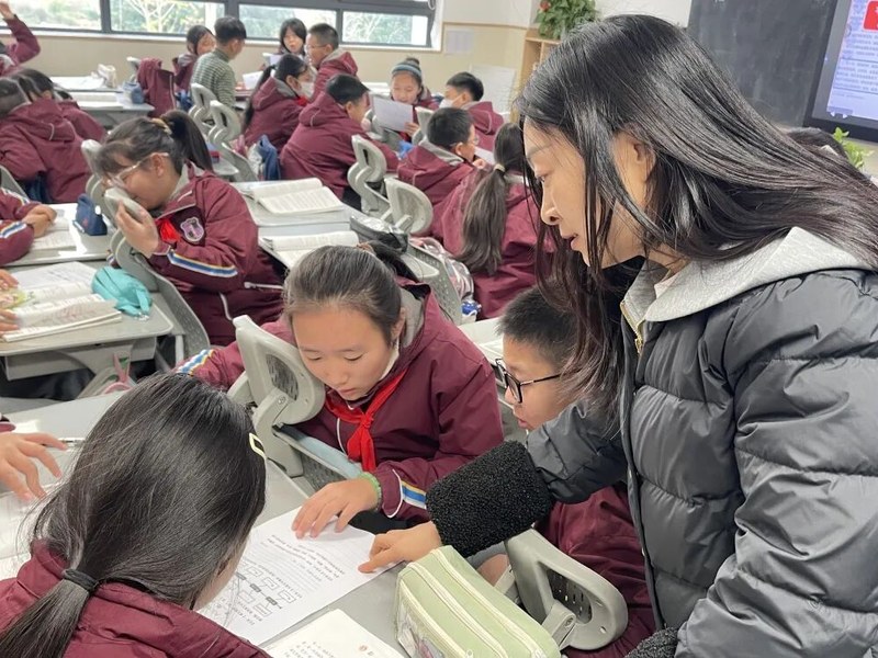 【火一学科组】文研突围，揽誉焕新再启程！-----火炬一小语文教研组2025秋荣光赋
